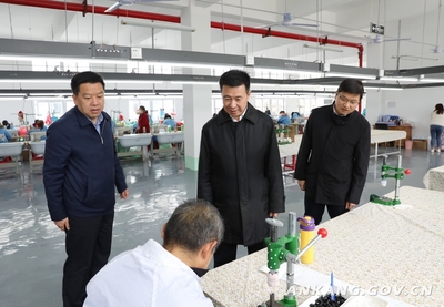 郭青到漢濱區茨溝鎮暗訪調研 鞏固拓展脫貧攻堅成果同鄉村振興有效銜接，助力玩具銷售產業升級