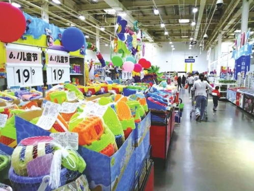 六一臨近，超市商場巧布兒童專區(qū)，玩具用品促銷掀熱潮